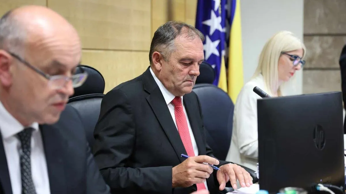 Ove izmjene su podijelile vlast i opoziciju. Vlast uvjerava da su neophodne izmjene zakona, jer se nisu mjenjale 18 godina.