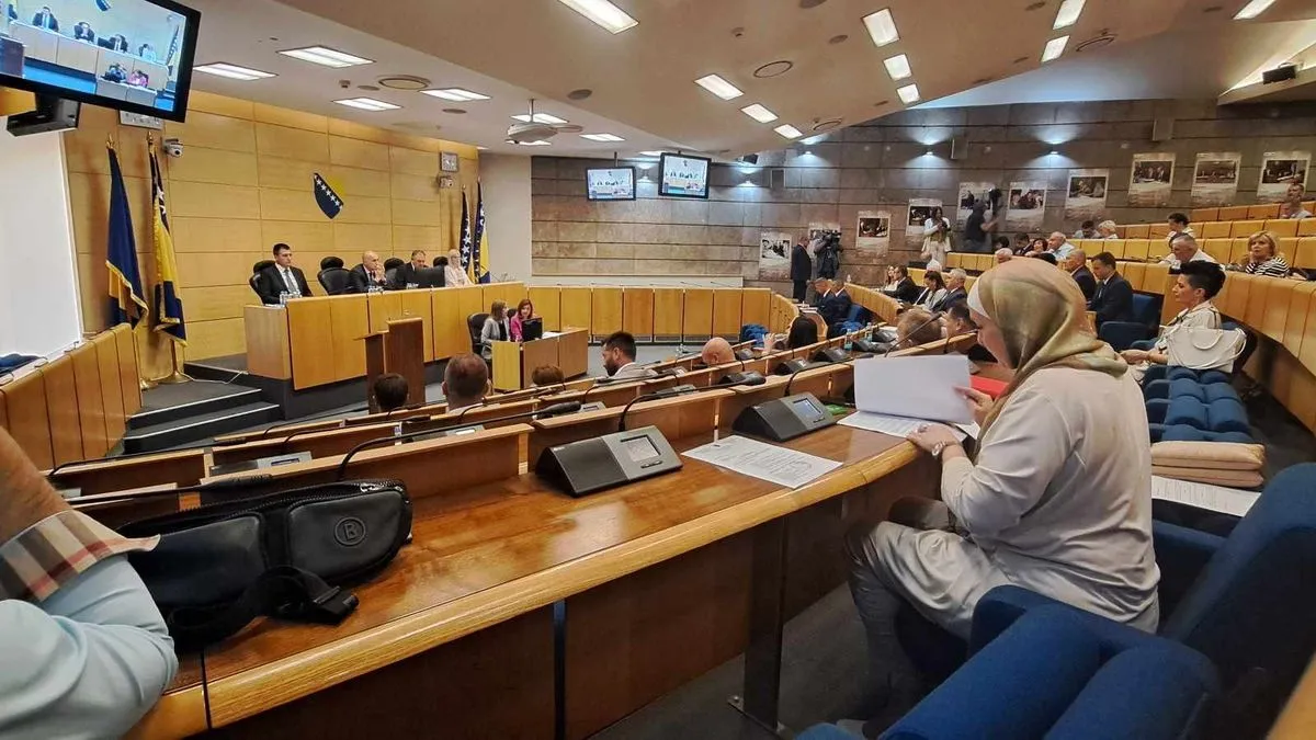 Nema ništa od priznavanja istospolnih zajednica kroz zakon! Zahiragićev amandman usvojen