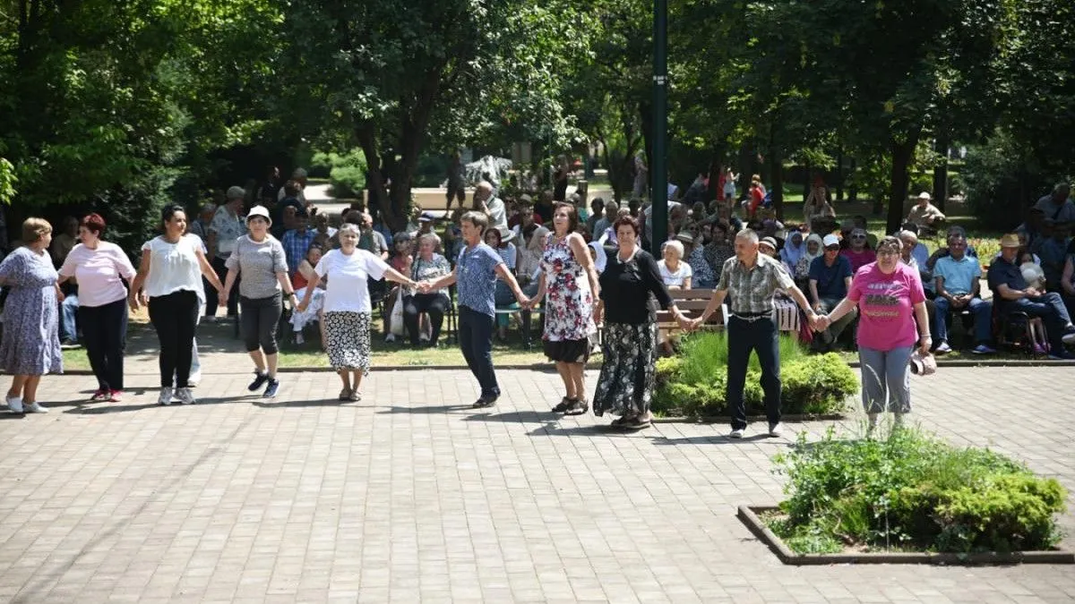 Kao i prethodnih, i ove godine za sve prisutne je obezbijeđen ručak, uz osvježenje.