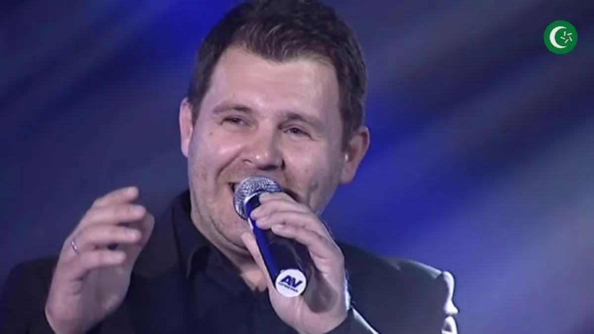 Večeras, u srcu Baščaršije, održava se koncert poznatog bosanskohercegovačkog umjetnika Eldina Huseinbegovića, u sklopu višednevne manifestacije “Dani bajramske radosti”. 