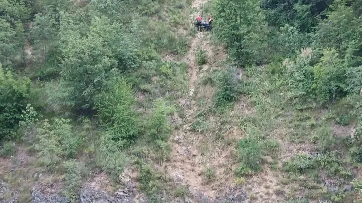 U akciji su učestvovali pripadnici više službi – Gorske službe spašavanja, vatrogasci iz Sarajeva te jedinica GSS-a Istočni Stari Grad.