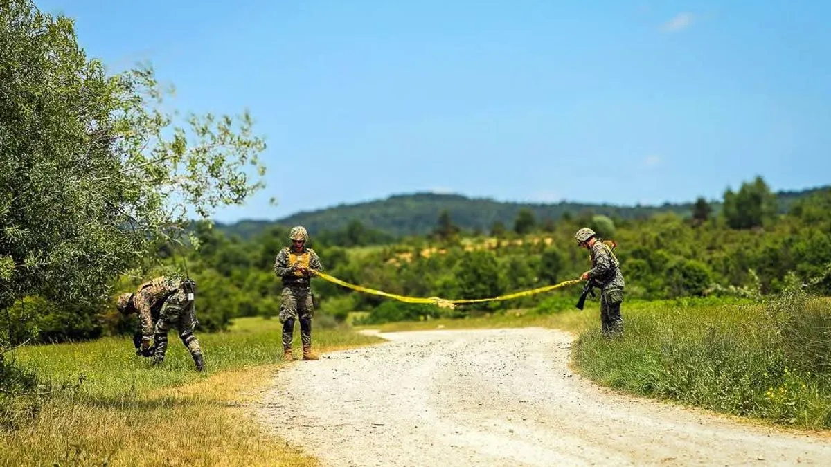 Tokom ovog perioda, lokalno stanovništvo može primijetiti povećano prisustvo trupa i vojnih vozila u tom području.