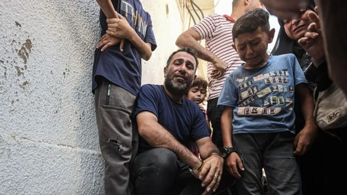 U odvojenom napadu, ubijeni su brojni Palestinci u izraelskom napadu na stambenu zgradu u Deir al-Balah
