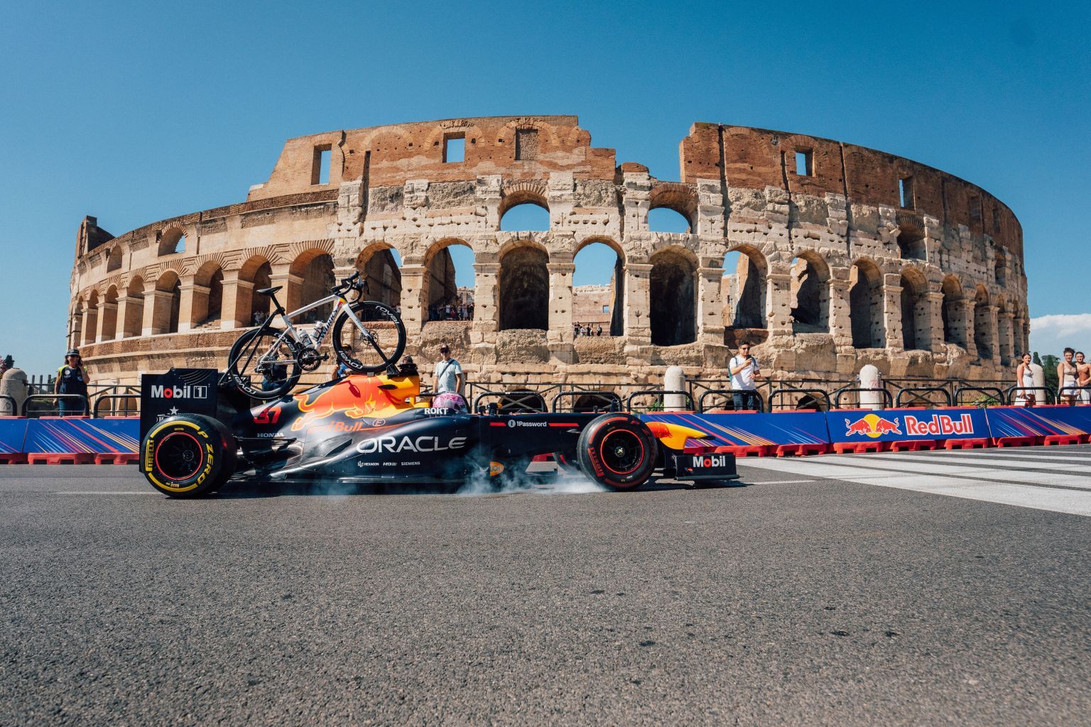 Okončan ovogodišnji Giro d'Italia, Red Bull F1 bolid obilježio posljednji dan u Rimu