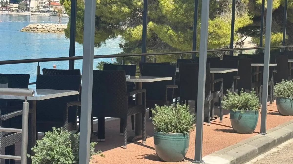 Šok u Dalmaciji: Omiljeno odmaralište bh.građana zjapi prazno! Porcija ćevapa 28 KM