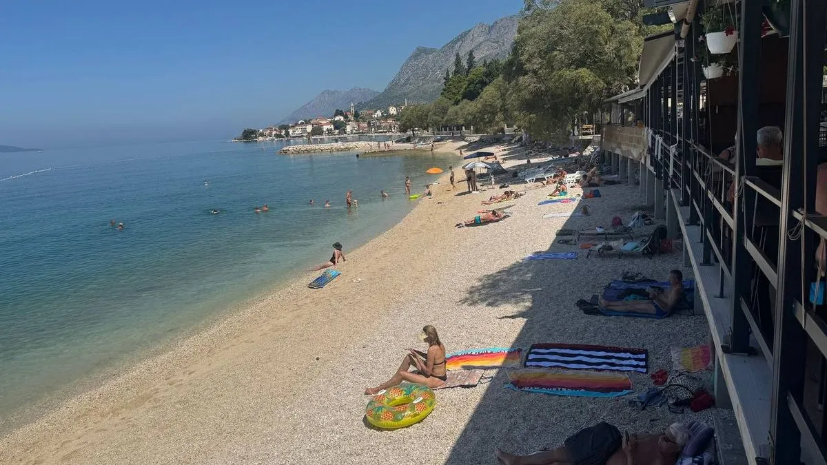 Kafa je dva eura, pivo od pola litre pet eura, a ćevapčići čak 14 eura, što je 28 maraka. Rižoto košta 18 eura, što je 36 maraka. Sat parkinga je tri eura