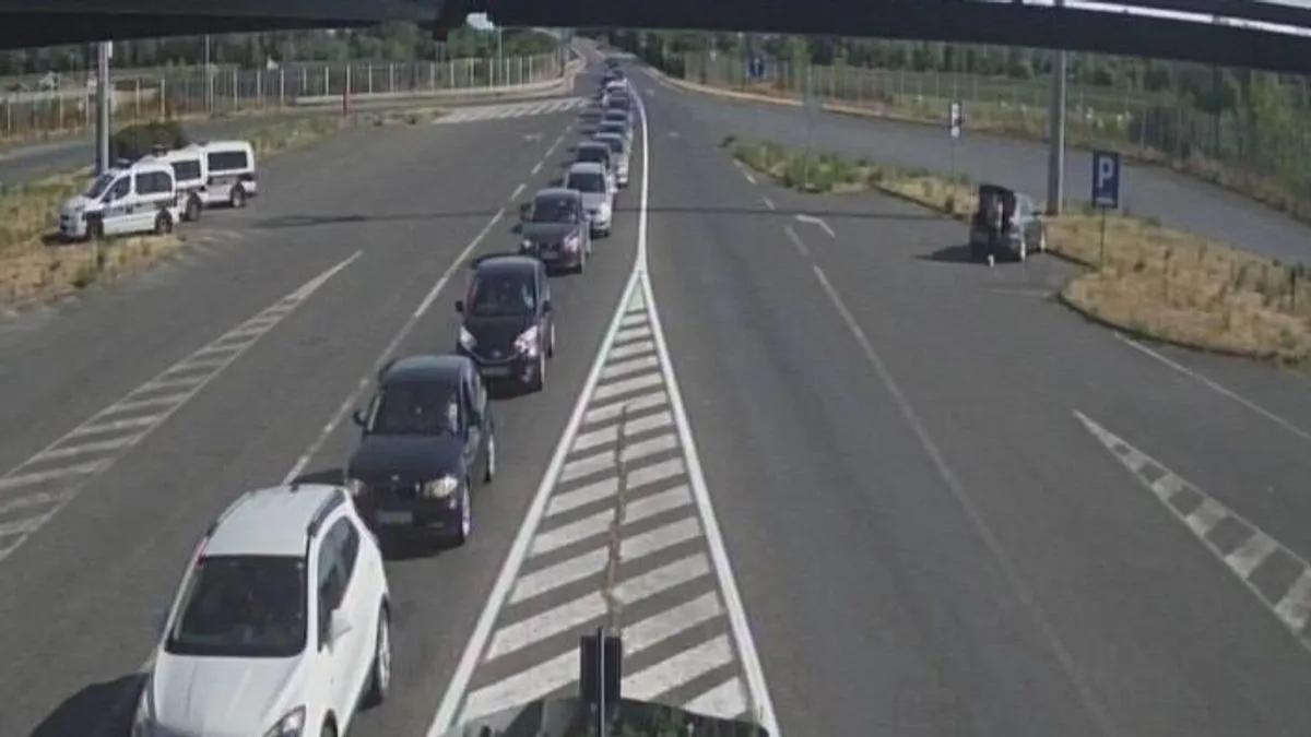 Zbog svega navedenog, vozačima se savjetuje dodatna pažnja u vožnji, pravovremeno informisanje o stanju na putevima.
