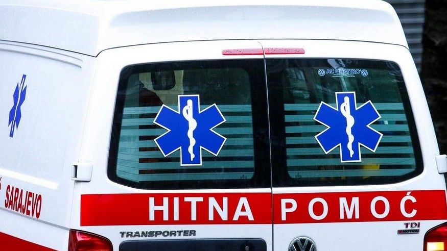 Djevojka pronađena kako leži na cesti u sarajevskom naselju, intervenirala Hitna pomoć