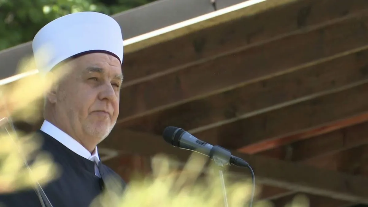 Obraćajući se u okviru Centralnog programa "515. dana Ajvatovice", reisul-ulema je upozorio da se muslimani pod hitno moraju preobraziti, duhovno pročistiti
