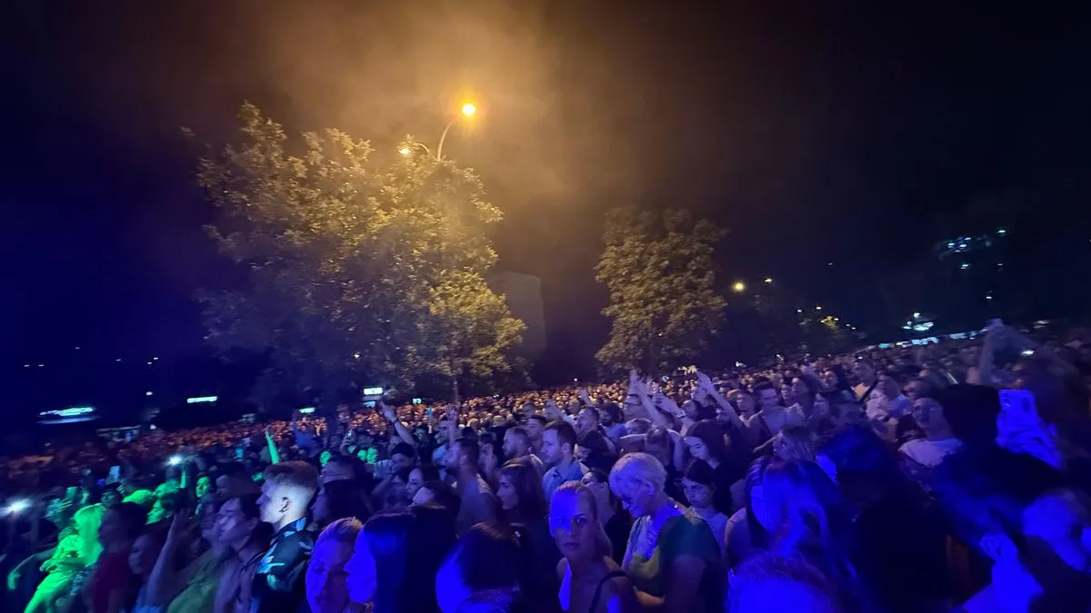  Mirzi se na sceni kao specijalna gošća pridružila bh. pjevačica Ilma Karahmet 