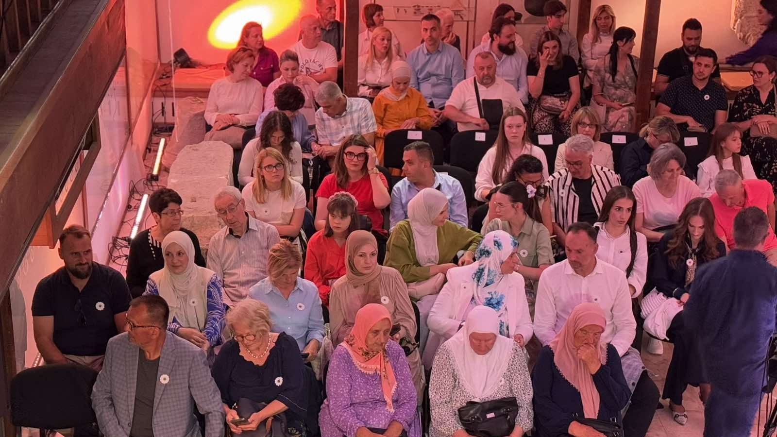 Brusa bezistan večeras nije samo mjesto – on je doživljaj. Tišina koja grli. Zvuk koji liječi. Pogled koji razumije.