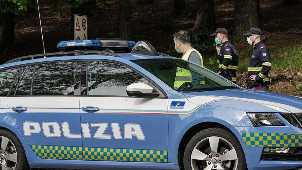 Državljanin BiH je priveden, a njegova partnerka saslušana u policiji. Ona je, uz pomoć prevodioca, odbila hospitalizaciju, iako joj je navodno čak pukla i bubna opna. 