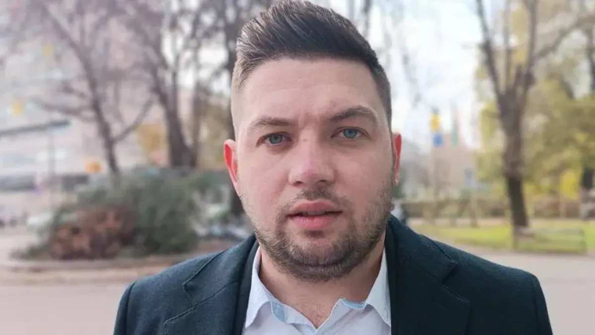 Nakon saslušanja u Tužilaštvu, prema navodima optužnice, telefon je uništio tako što ga je spalio u peći, odnosno kotlovnici