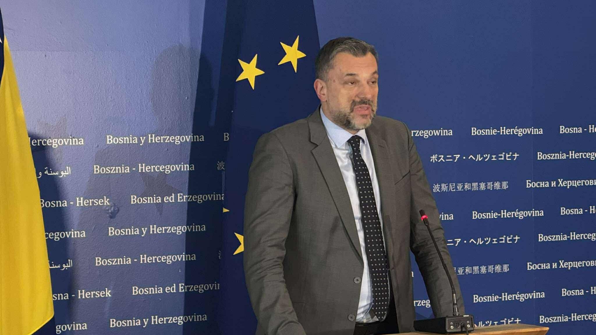Haos u Konakovićevom ministarstvu: Brojni uposlenici traže pomoć!