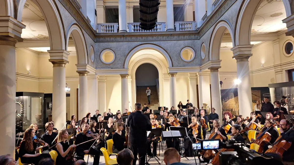 Bio je to trenutak koji nije bio samo koncert, već emocionalna freska sedam decenija stvaranja, borbe, predanosti i muzike kao najčistijeg izraza umjetnosti. 
