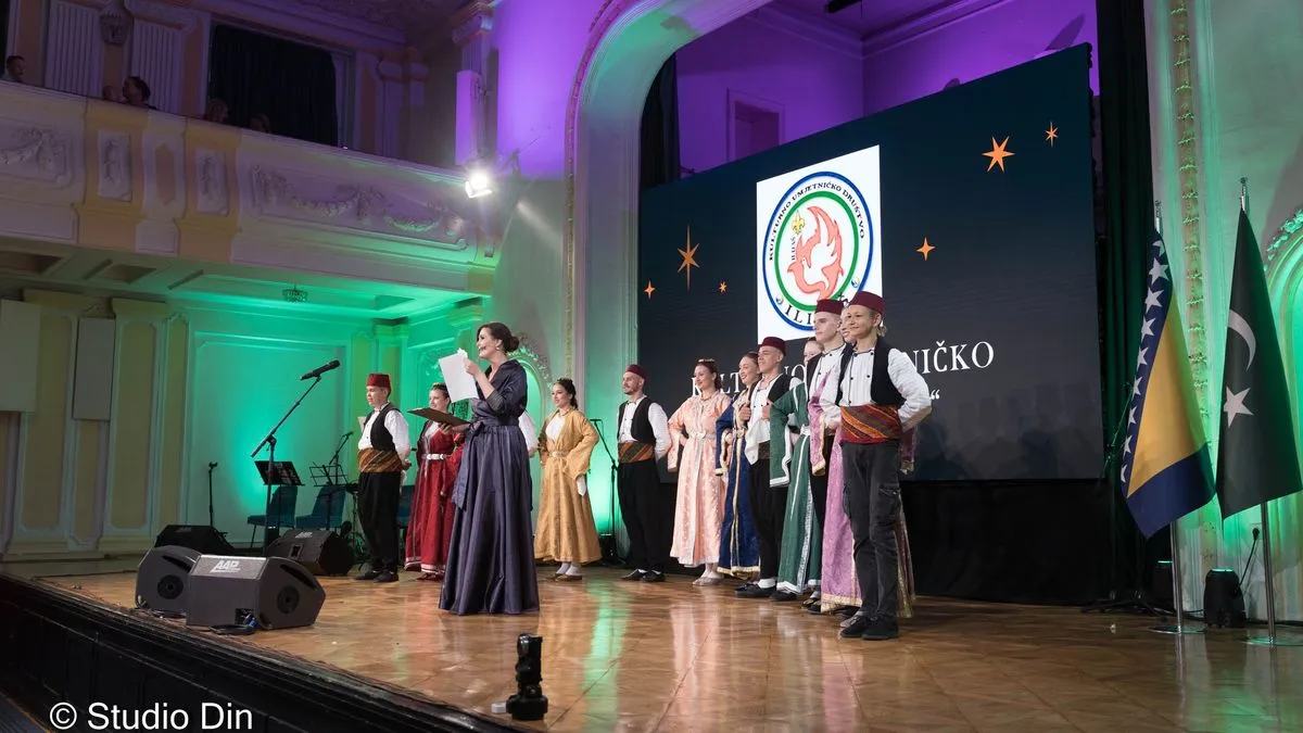 Banski dvor bio je prepun posjetilaca koji su došli da uveličaju ovu svečanost i uživaju u bogatom programu.