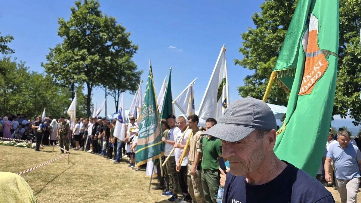 Skupu su prisustvovali brojni građani, predstavnici boračkih udruženja, vlasti i institucija