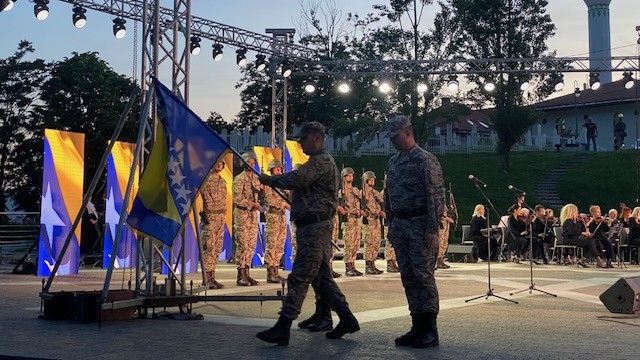 function r(){if(it(n),n.value===Hm){let o=null;throw new D(-950,o)}return n.value}