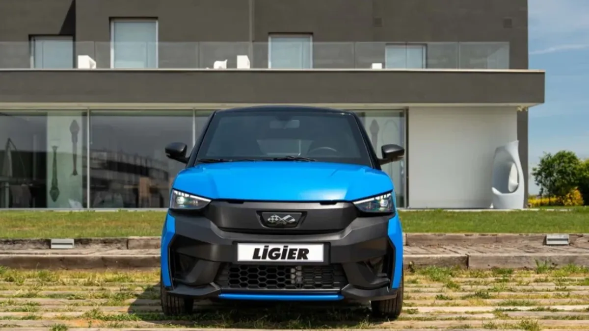 Francuski mikroauto Ligier JS50 troši kao upaljač, a mogu ga voziti i tinejdžeri