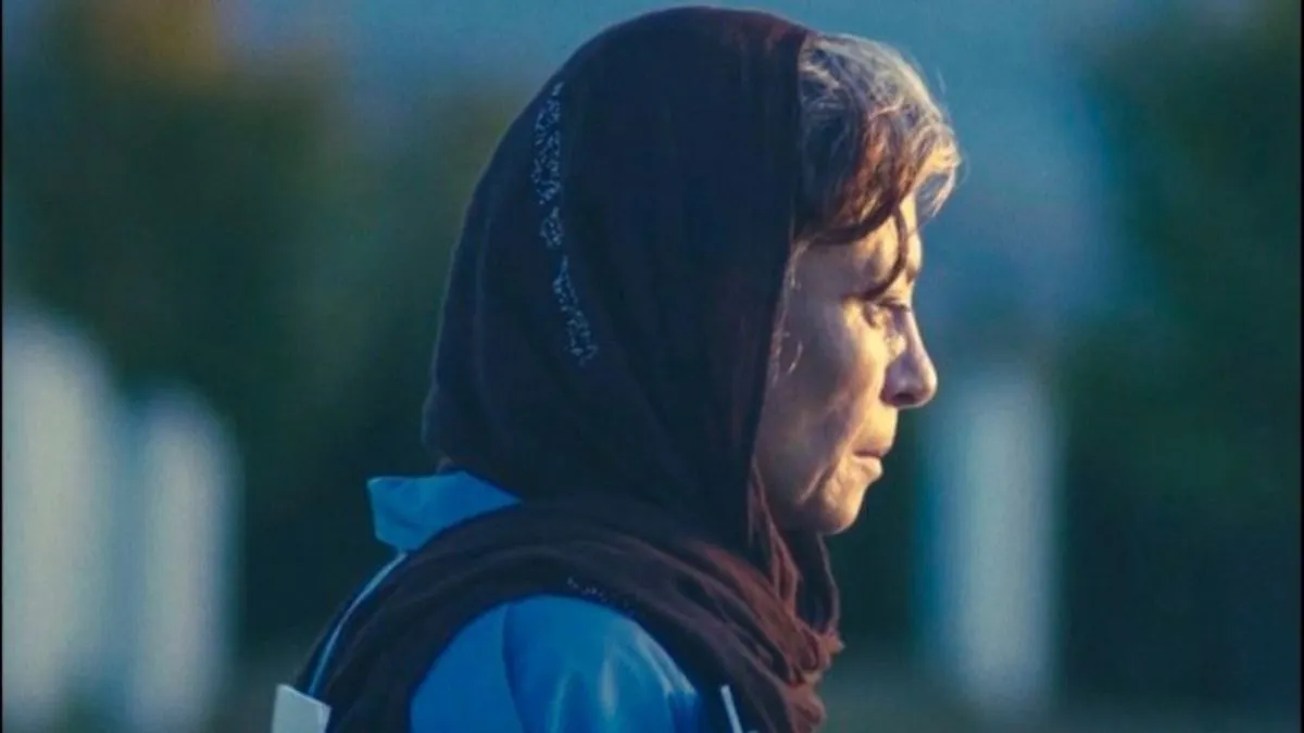 Ovom prilikom bit će prikazan i video esej u režiji Danisa Tanovića koji kombinira fotografije Damira Šagolja s poezijom Faruka Šehića. 