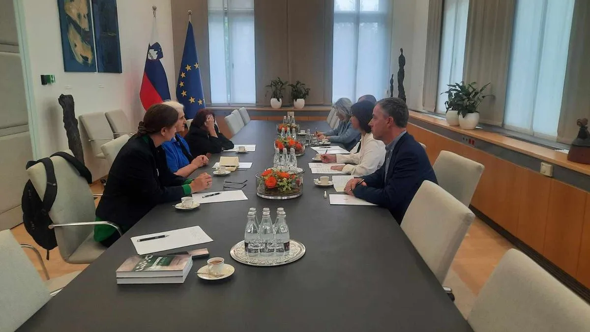 Posebna važnost je iskazana na neophodnosti edukacije mladih kroz obrazovni sistem sa ciljem upoznavanja mladih sa rezultatima rada Haškog tribunala.