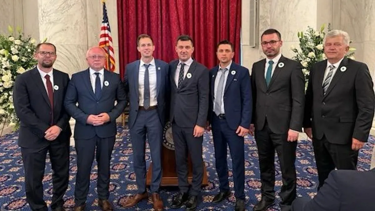 Organizator skupova u Washingtonu je Kongres Bošnjaka Sjeverne Amerike koji je član Matičnog društva bošnjačkih vijeća.