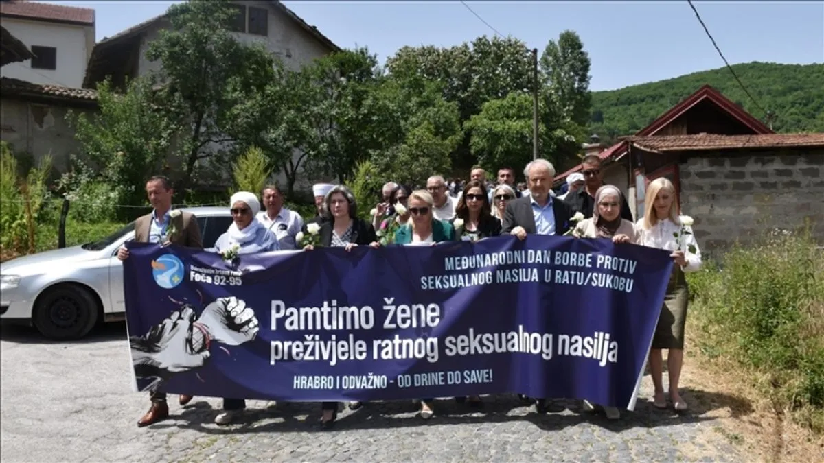 Prema nezvaničnim podacima, tokom rata je silovano između 20.000 i 50.000 žena, djevojčica.