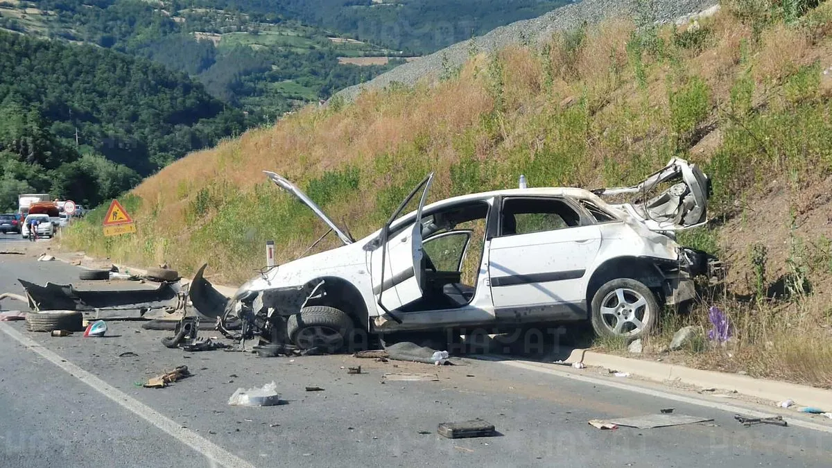 Oprez za vozače: Krš i lom na M-17, dijelovi razbacani po cesti