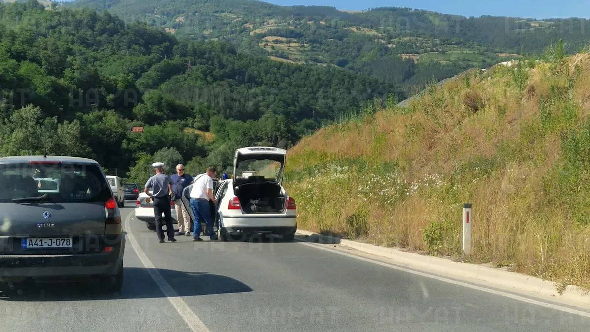 Vozačima se savjetuje oprez i strpljenje prilikom prolaska ovom dionicom puta.l