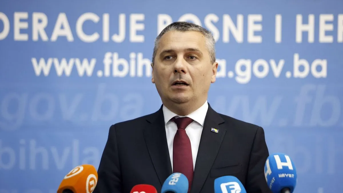 Dizdar ističe da su oni na ovaj način izazivali mržnju i nacionalnu netrepeljivost prema bošnjačkim povratnicima