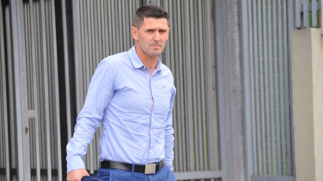 Disciplinski postupak u ovom slučaju, tvrdi, nije do kraja proveden, a pravdu, nakon mnogobrojnih odbijenih zahtjeva za razgovor i pregovore, mora tražiti na ovaj način.      