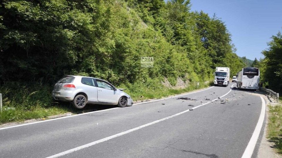 Vozač iz Srebrenika zadobio teške tjelesne povrede u saobraćajnoj nesreći kod Vogošće