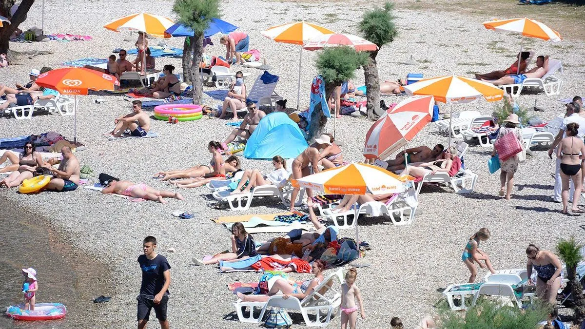 Turisti hrle u Neum: Koliko košta apartman za četiri osobe?