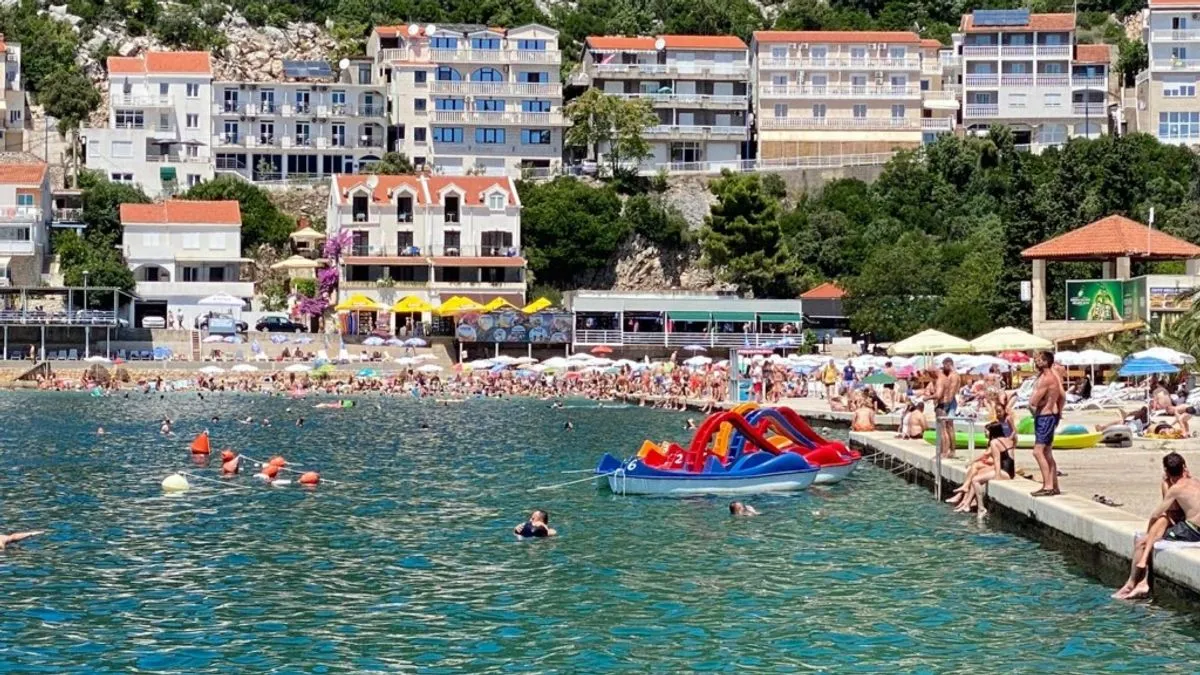 Spas od vrućina brojni građani Bosne i Hercegovine, ali i regiona i Evrope, već su pronašli u Neumu, a mnogi će to učiniti jer pravo srce sezone tek stiže.