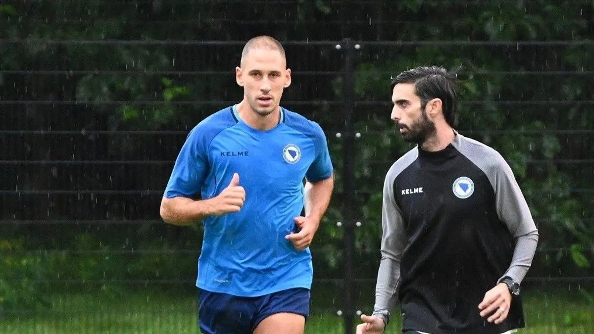 Hadžiahmetović je prvi dio prošle sezone proveo na posudbi u Rizesporu, a na proljeće je bio standardni član istanbulskog velikana