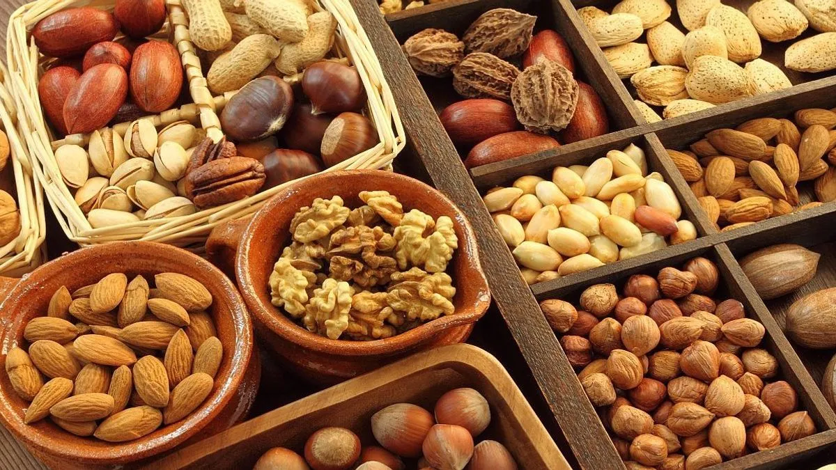 Mješavina orašastih plodova, poput badema i oraha, nudi savršen balans proteina, masti i vlakana