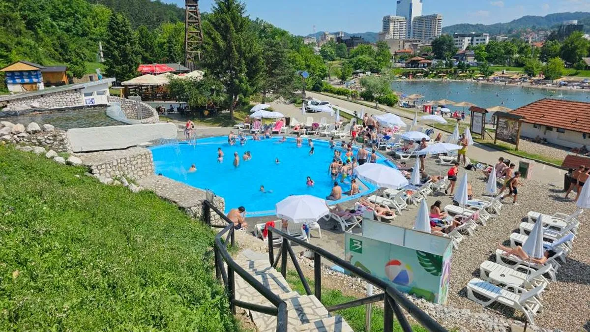 Panonika već na početku sezone vrvi od gostiju: Tuzlanska jezera za pet dana posjetilo 10.000 kupača