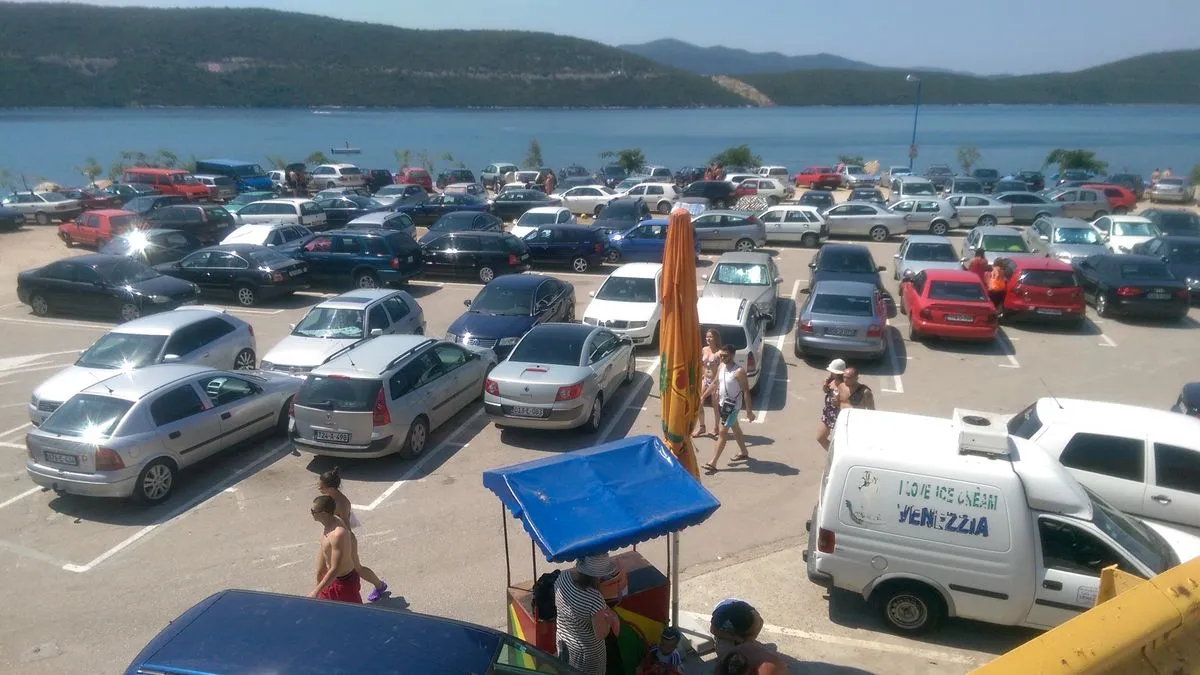 Jedini bosanskohercegovački grad na moru, Neum, ponovo je u fokusu javnosti nakon što su se pojavile optužbe o spornoj kazni za parkiranje.
