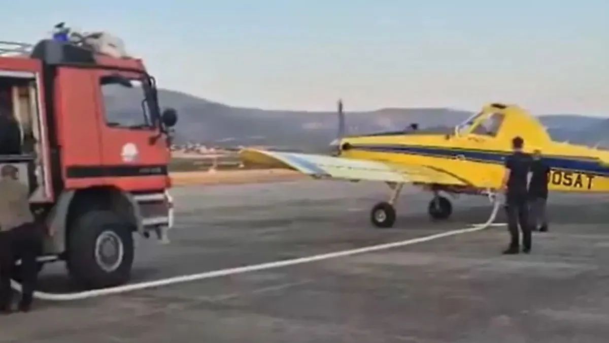 Air Tractor na Zračnoj luci Mostar nije opremljen plovcima tako da je ovaj avion prisiljen uzimati vodu na pisti