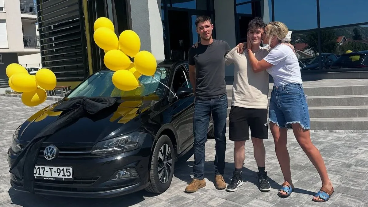 Gest je izazvao ogroman broj pozitivnih reakcija, komentari podrške, divljenja i pohvala samo su se nizali, kako od strane pratitelja, tako i od klijenata.