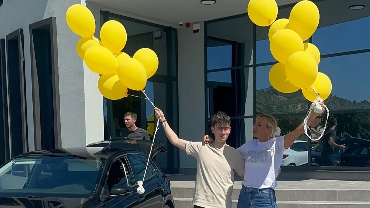 Gest je izazvao ogroman broj pozitivnih reakcija, komentari podrške, divljenja i pohvala samo su se nizali, kako od strane pratitelja, tako i od klijenata.