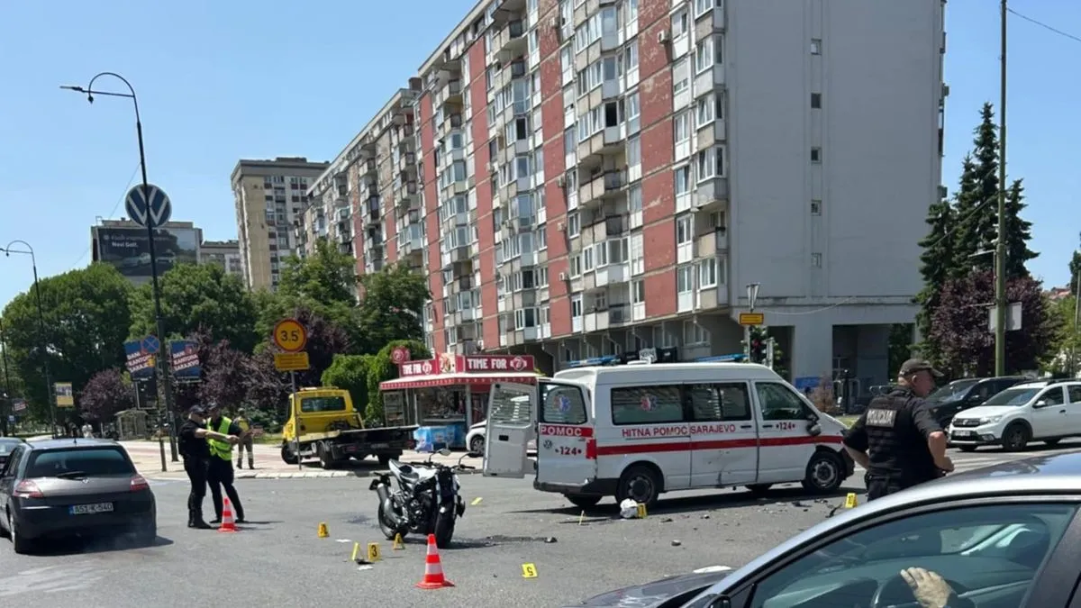 Tri osobe iz vozila Hitne pomoći su na kontrolnim ljekarskim pregledima, u Općoj bolnici i KCUS 