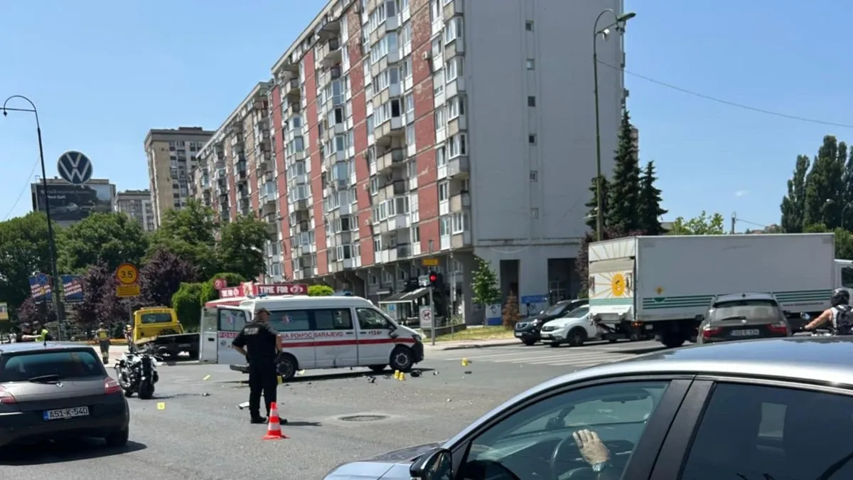 Tri osobe iz vozila Hitne pomoći su na kontrolnim ljekarskim pregledima, u Općoj bolnici i KCUS 