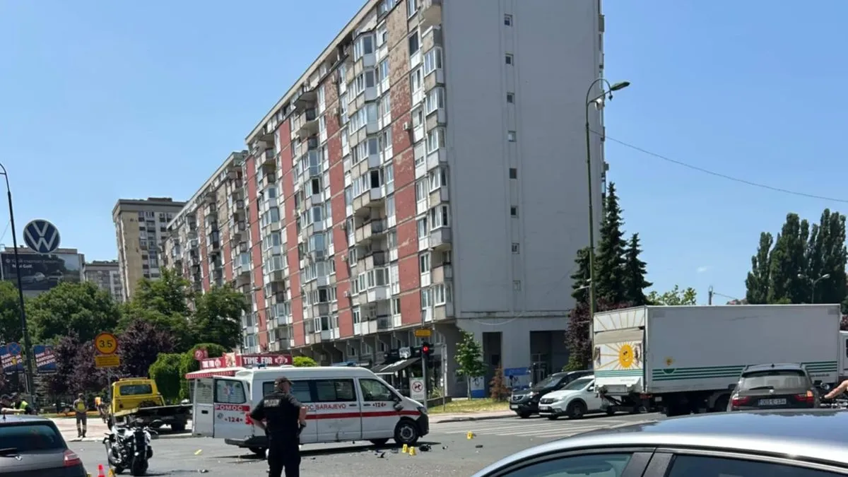 Tri osobe iz vozila Hitne pomoći su na kontrolnim ljekarskim pregledima, u Općoj bolnici i KCUS 