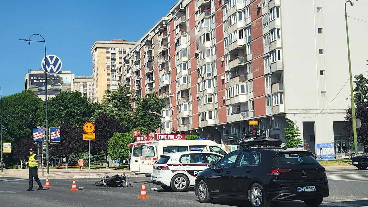 Tri osobe iz vozila Hitne pomoći su na kontrolnim ljekarskim pregledima, u Općoj bolnici i KCUS 