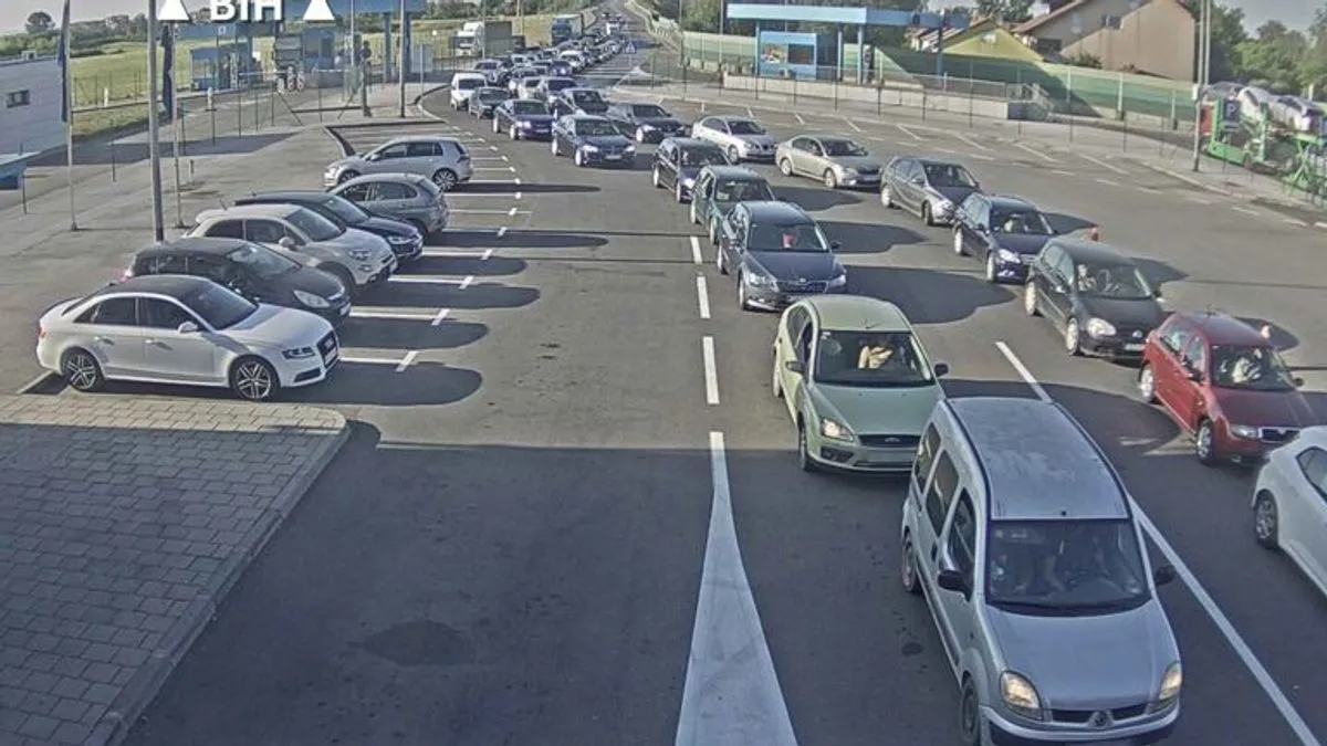 Na nekim dionicama zabilježene su i potpune obustave saobraćaja. 