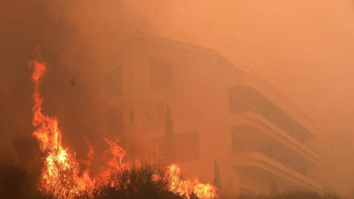 Haos u Hrvatskoj: Izgorjelo 12 kuća i uljara, brojne ekipe gase požar koji guta sve pred sobom