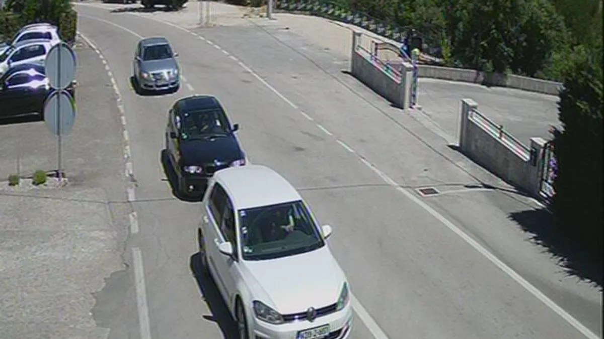 Vozači su pozvani da se informišu o stanju na cestama prije polaska, da voze oprezno i poštuju sve postavljene znakove i upute službenih osoba.
