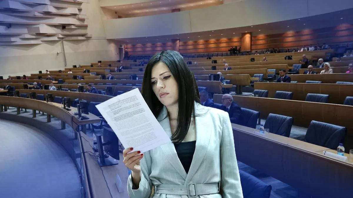 Vulić je ovom prilikom podsjetila i na sjednicu Doma naroda u Parlamentu Federacije BiH koja je otkazana jer je u sali pronađena mala zmija.