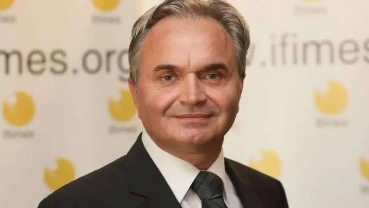 Podsjeća da regionalni i globalni akteri često koriste bliskoistočne sukobe za vlastite ciljeve